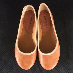 Super cute American Rag flats
